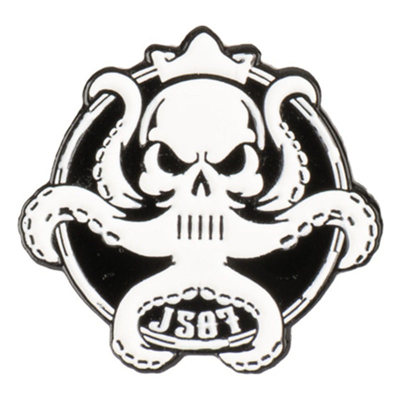 Jolly Roger Pin – Black & White