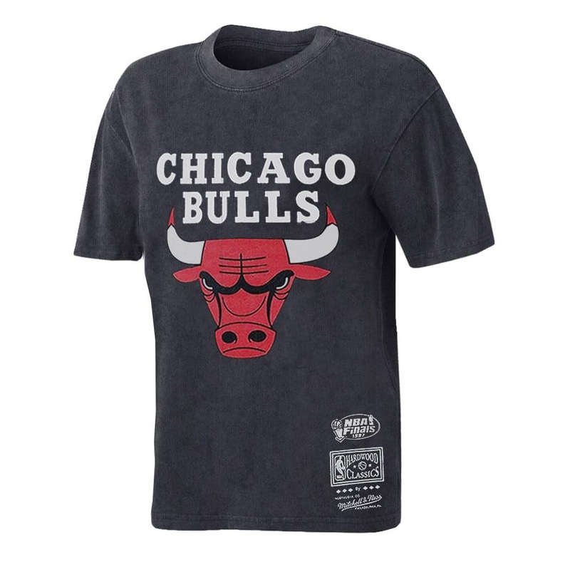 Womens Chicago Bulls Mitchell & Ness NBA XL Logo Snow Wash Vintage T-Shirt – Faded Black