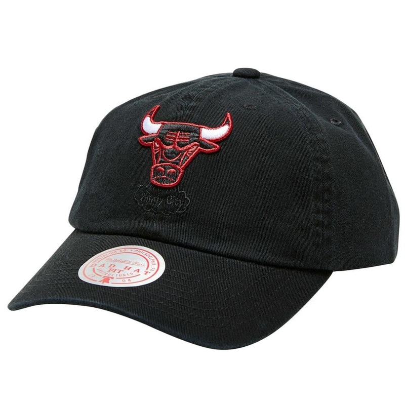 Chicago Bulls Mitchell & Ness NBA Team Vintage Thread Strapback Dad Hat – Black