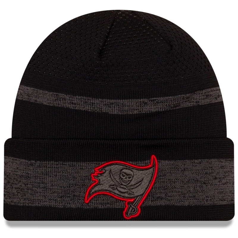 Tampa Bay Buccaneers New Era NFL 2021 Sideline Performance Tech Cuff Beanie – Black