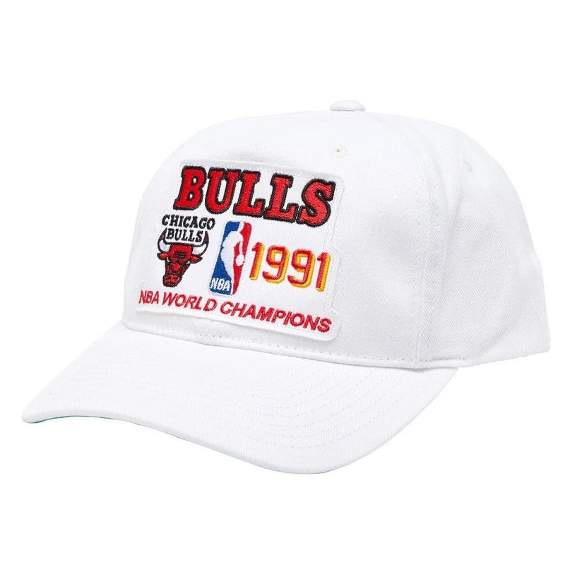 Chicago Bulls Mitchell & Ness NBA 91 Champs Curved Deadstock Snapback Hat – White