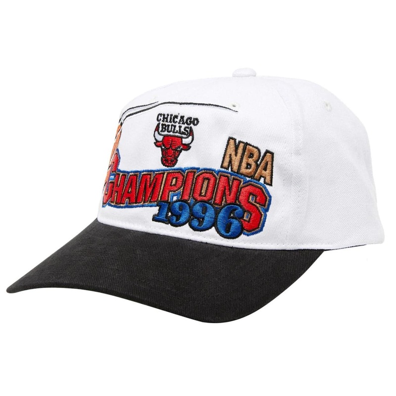 Chicago Bulls Mitchell & Ness NBA 96 Champs Curved Deadstock Snapback Hat – White