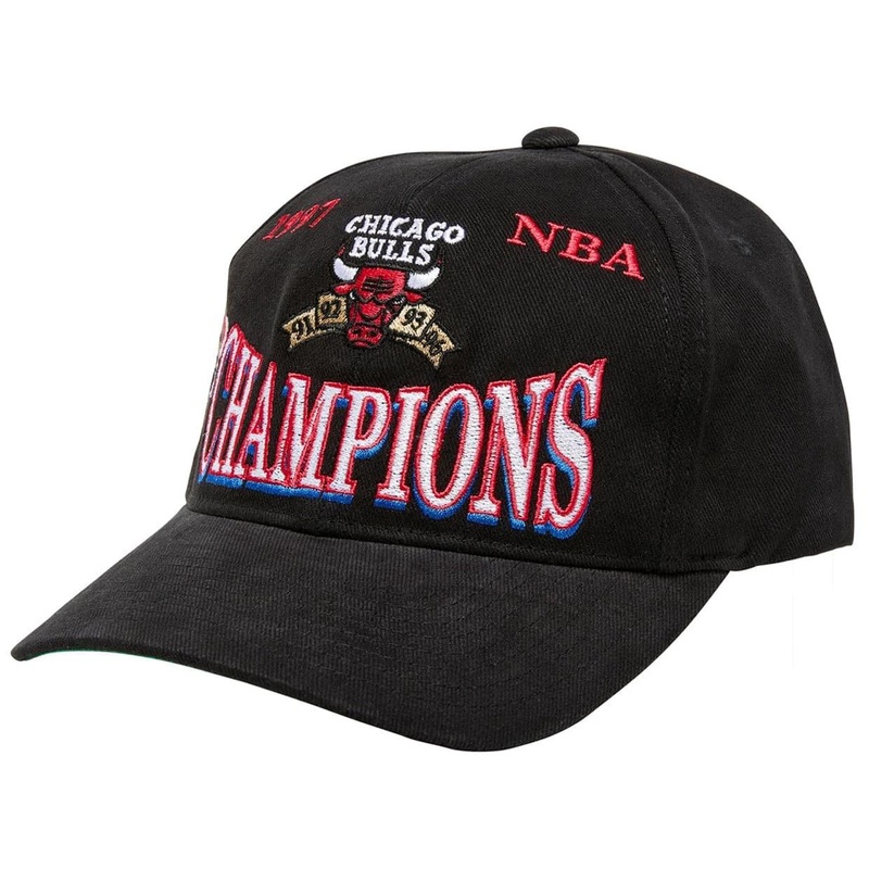 Chicago Bulls Mitchell & Ness NBA 97 Champs Curved Deadstock Snapback Hat – Black
