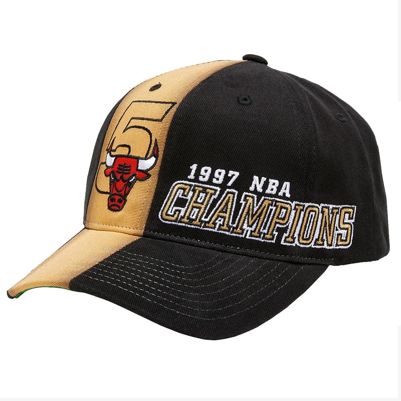 Chicago Bulls Mitchell & Ness NBA 97 Champs Curved Deadstock Snapback Hat – Black/Gold