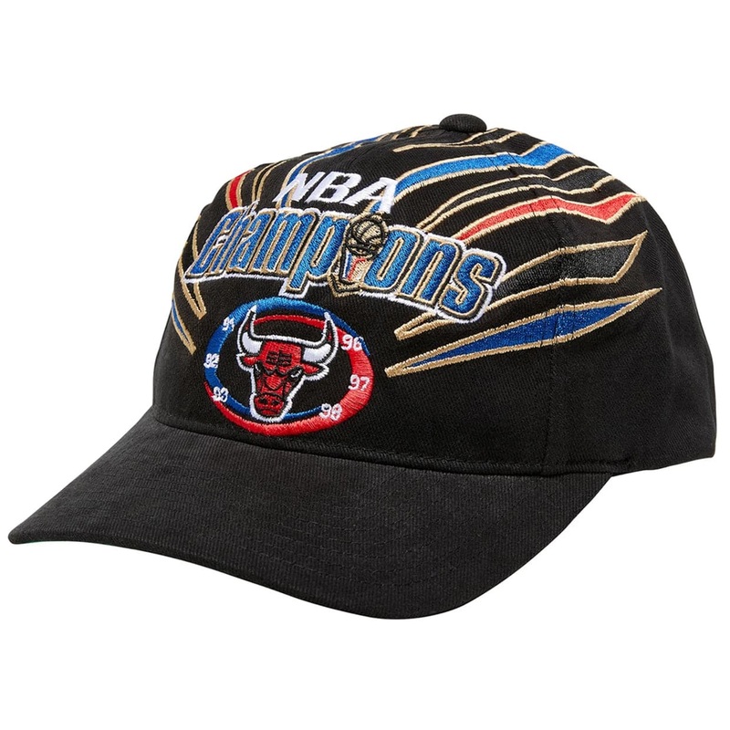 Chicago Bulls Mitchell & Ness NBA 98 Champs Curved Deadstock Pre-Curved Snapback Hat – Black