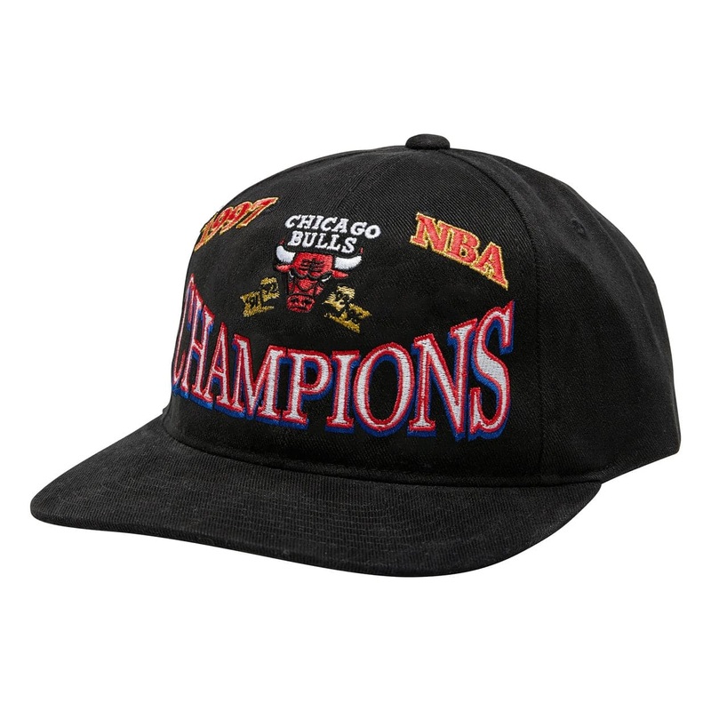 Chicago Bulls Mitchell & Ness NBA Champions Era Deadstock Snapback Hat – Black