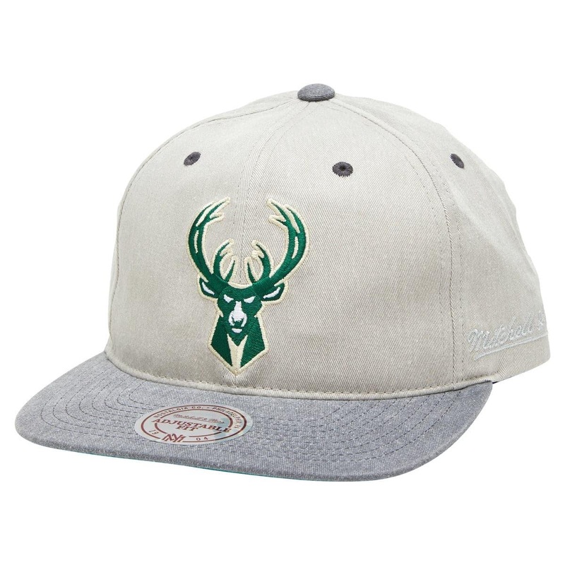 Milwaukee Bucks Mitchell & Ness NBA Game Day Deadstock Snapback Hat – Beige