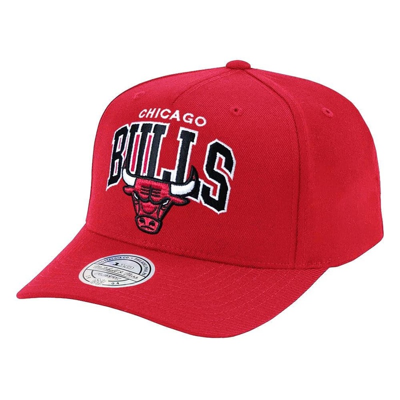 Chicago Bulls Mitchell & Ness NBA Team Arch 110 Curved Snapback Hat – Red