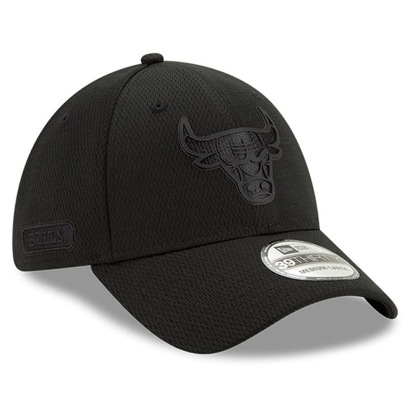 Chicago Bulls New Era NBA 2020 Back Half Black On Black 39THIRTY Flex Fit Curve Hat