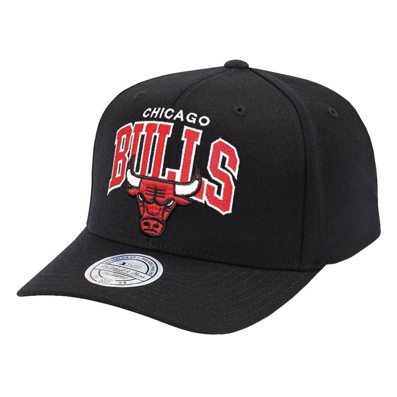 Chicago Bulls Mitchell & Ness NBA Team Arch 110 Curved Snapback Hat – Black