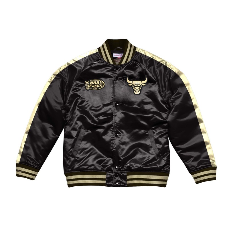 Chicago Bulls Mitchell & Ness NBA Gold Blocked Satin Jacket – Black