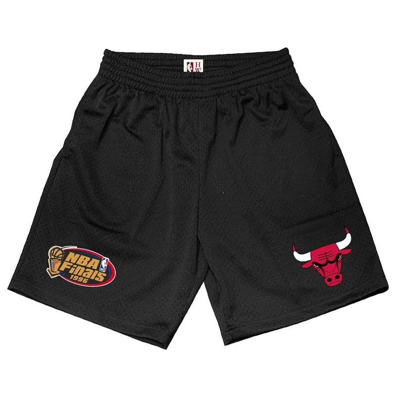 Chicago Bulls Mitchell & Ness NBA Team Mesh Shorts – Black