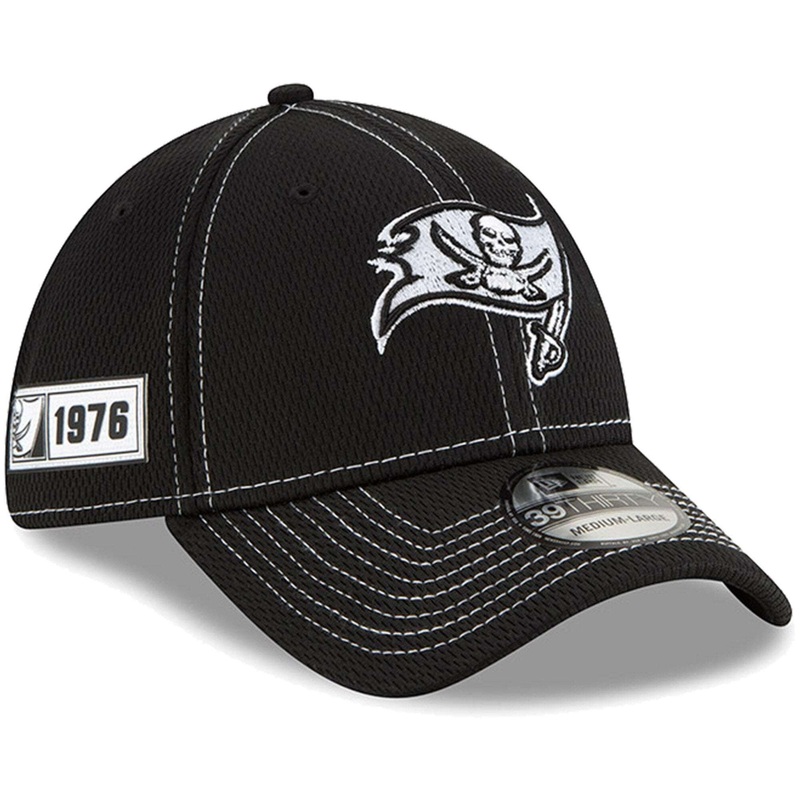 Tampa Bay Buccaneers New Era NFL 2019 Sideline Black & White 39THIRTY Stretch-Fit Curve Hat