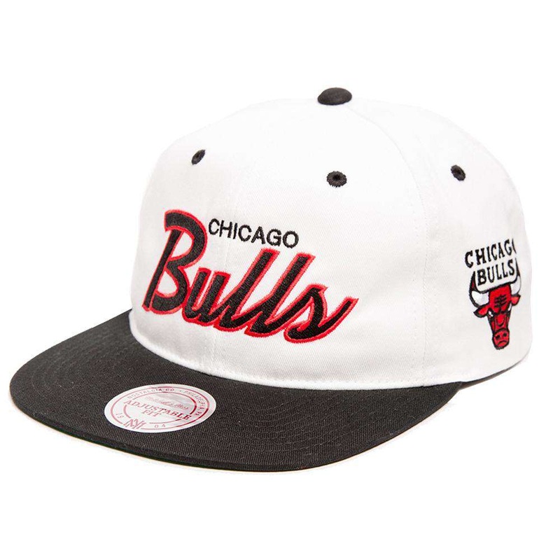 Chicago Bulls Mitchell & Ness NBA Retro Script Snapback Hat – White