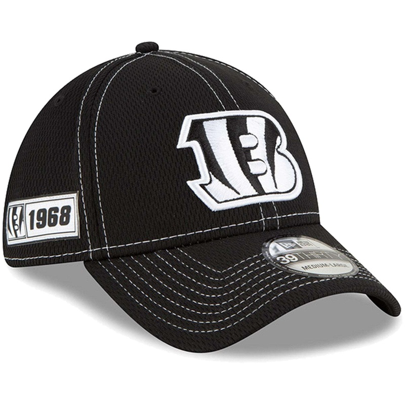 Cincinnati Bengals New Era NFL 2019 Sideline Black & White 39THIRTY Stretch-Fit Curve Hat
