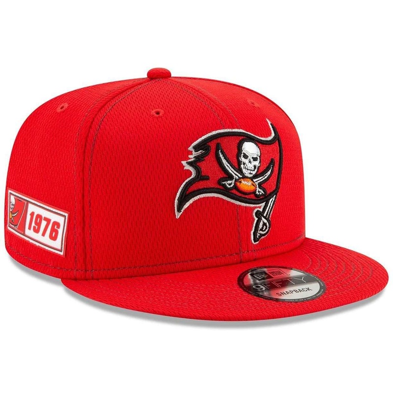 Tampa Bay Buccaneers New Era NFL 2019 Sideline Road 9FIFTY Snapback Hat – Red