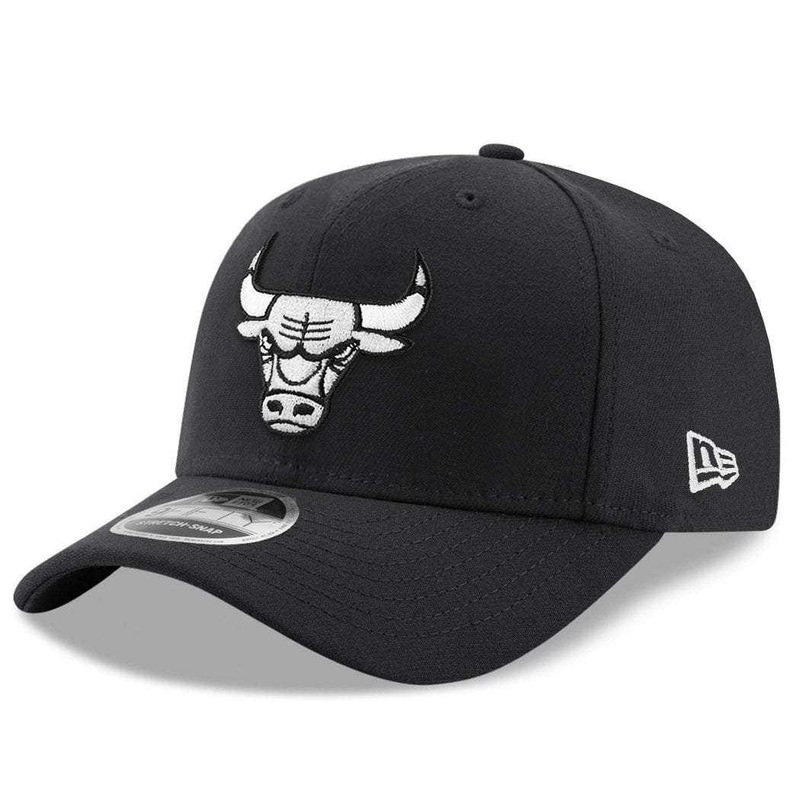 Chicago Bulls New Era NBA Black & White Stretch-Snap 9FIFTY Curved Snapback Hat