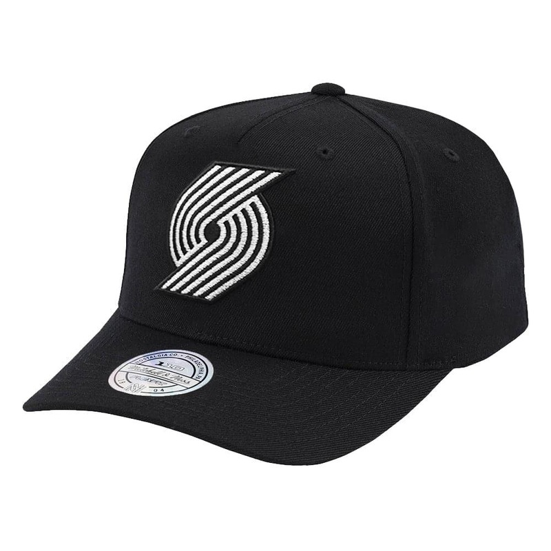 Portland Trail Blazers Mitchell & Ness NBA Black & White 110 Curve Snapback Hat