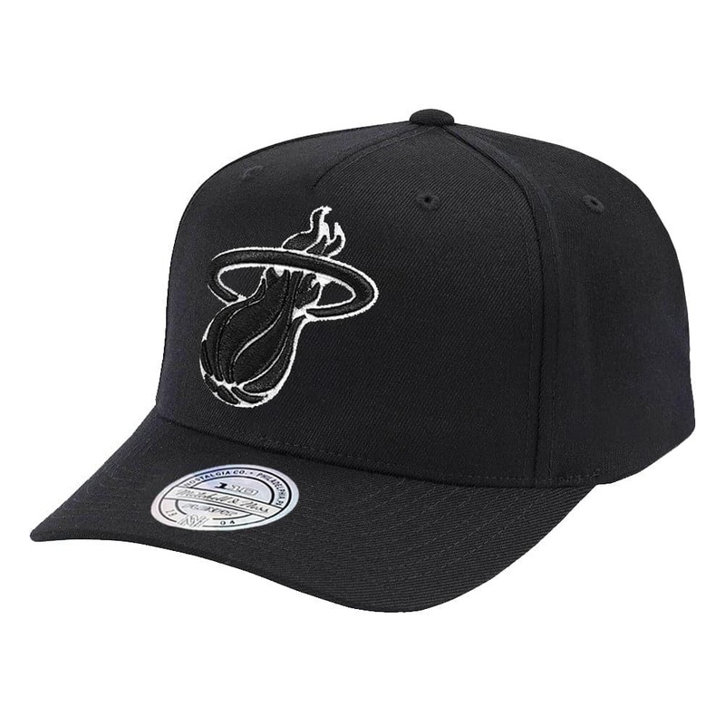 Miami Heat Mitchell & Ness NBA Black & White 110 Curve Snapback Hat