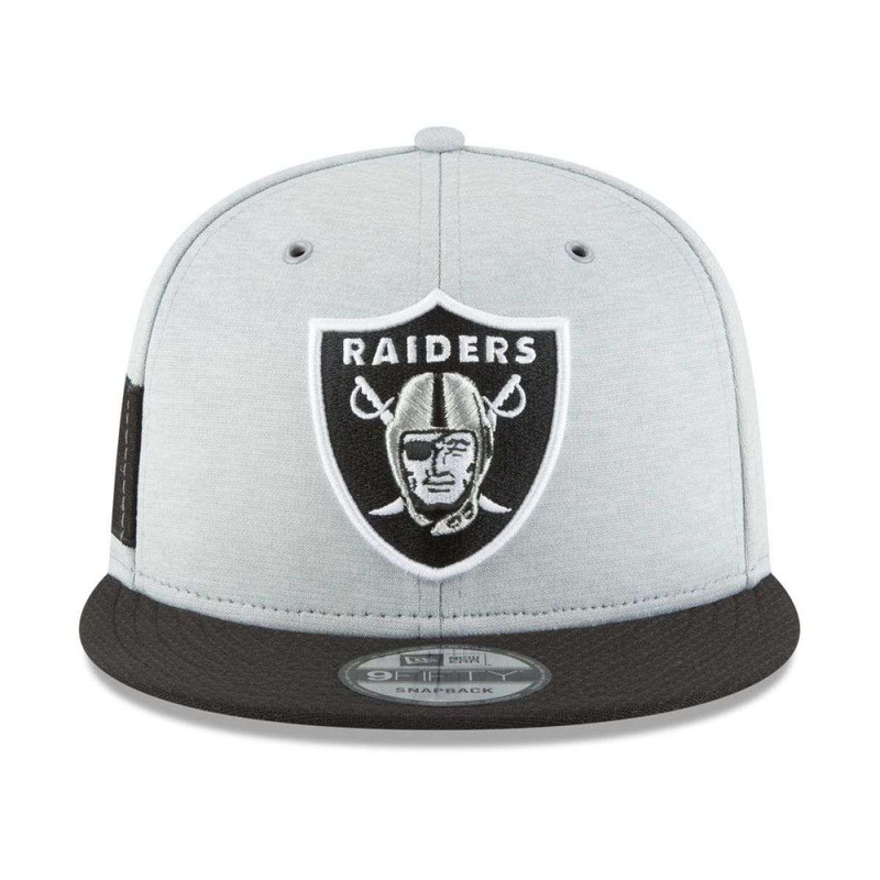 Oakland Raiders New Era NFL 2018 Sideline 9FIFTY Snapback Hat – Grey