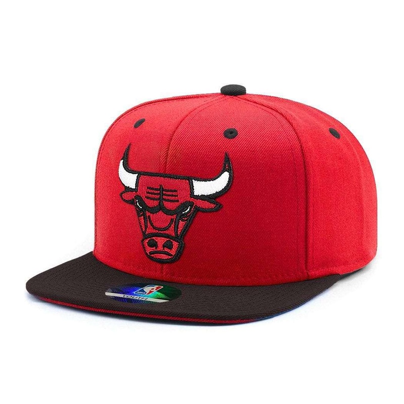 Youths Chicago Bulls Outerstuff NBA Two Tone Snapback Hat – Red