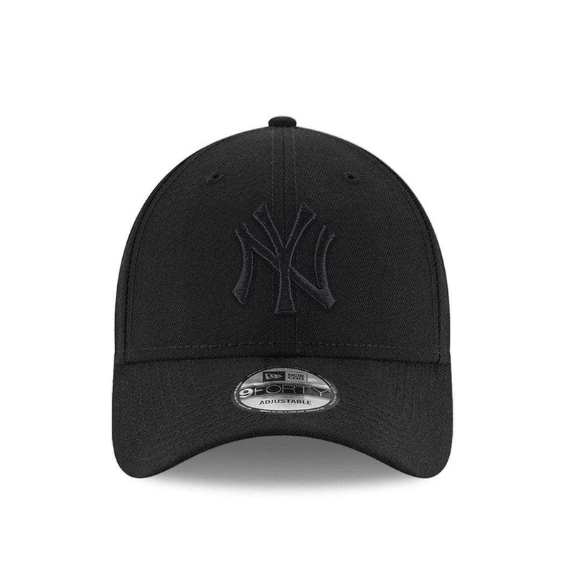 Youths New York Yankees New Era MLB Black On Black 9FORTY Curve Hat