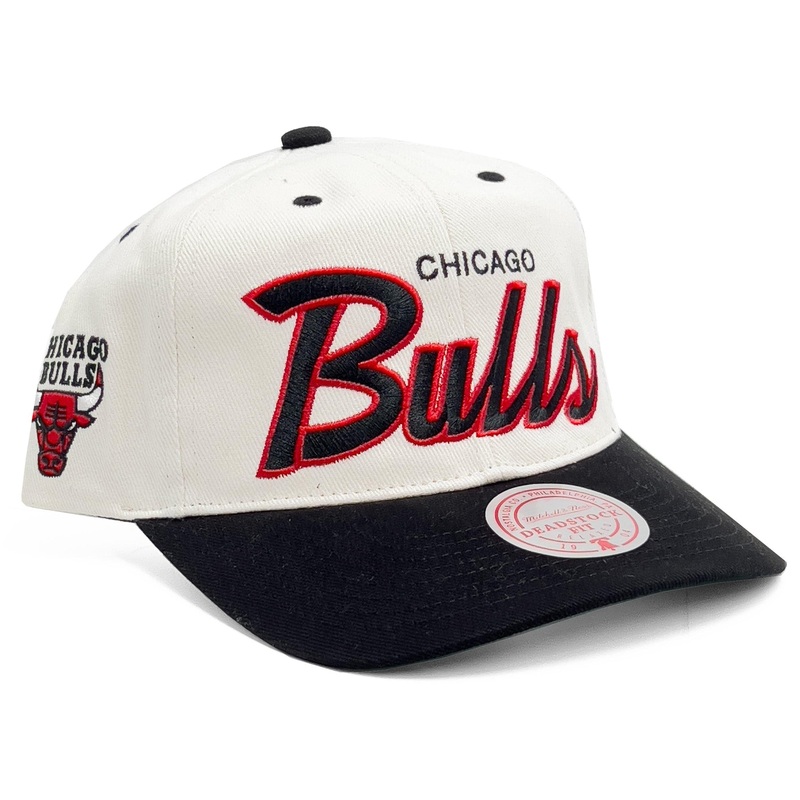 Chicago Bulls Mitchell & Ness NBA HWC Script Deadstock Snapback Hat – Off White