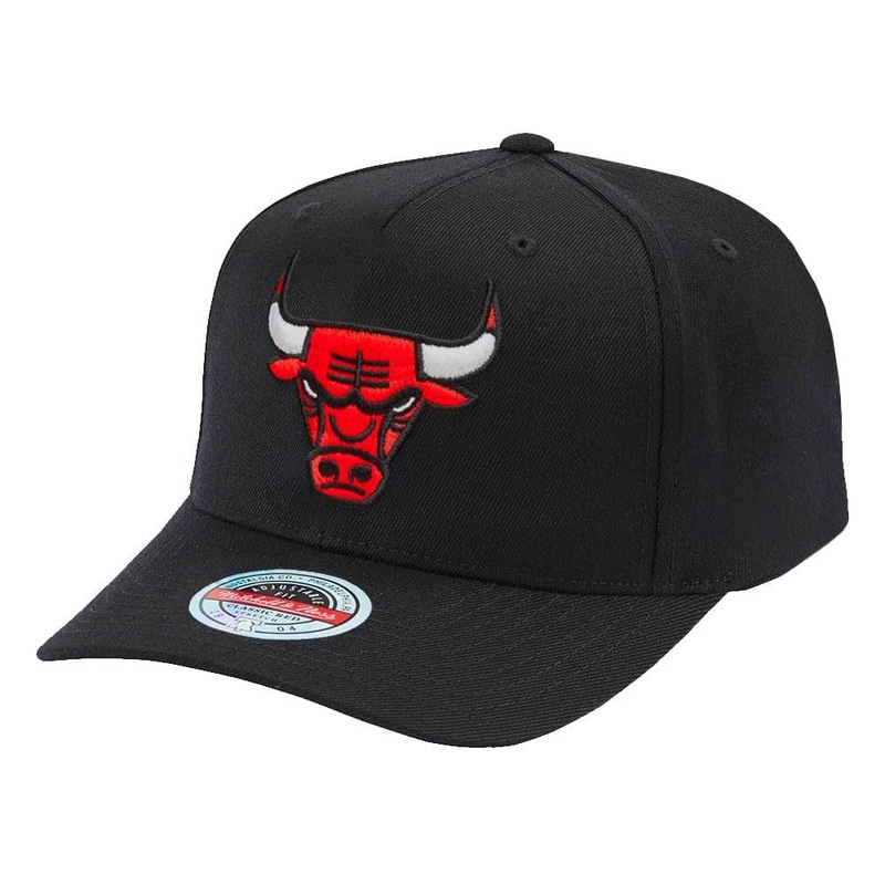 Chicago Bulls Mitchell & Ness NBA Team Classic Red Snapback Hat – Black