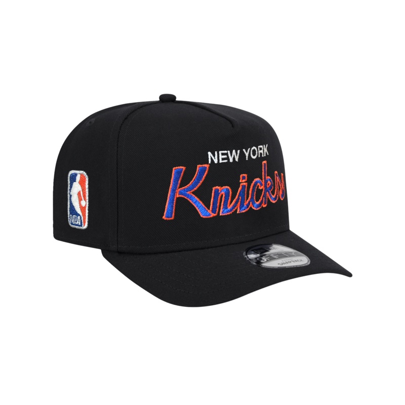 New York Knicks New Era NBA Script 9FIFTY Pre-Curved A-Frame Snapback Hat – Black