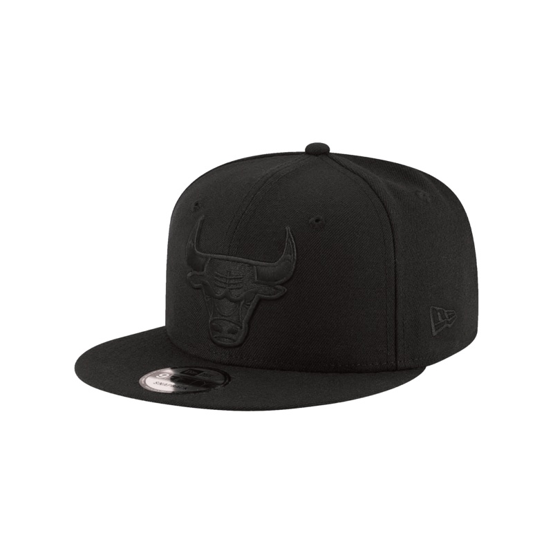 Chicago Bulls New Era NBA Black On Black 9FIFTY Snapback Hat – Black