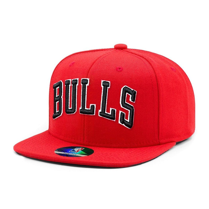 Youths Chicago Bulls NBA Essentials Team Flat Brim Snapback Hat – Red