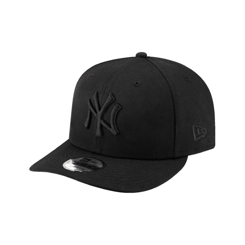 New York Yankees New Era MLB Black On Black 9FIFTY Pre-Curved Snapback Hat