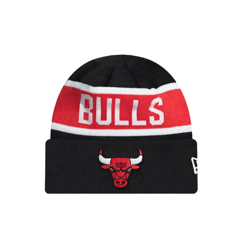 Chicago Bulls New Era NBA Spell Out Pomless Knit Beanie – Black